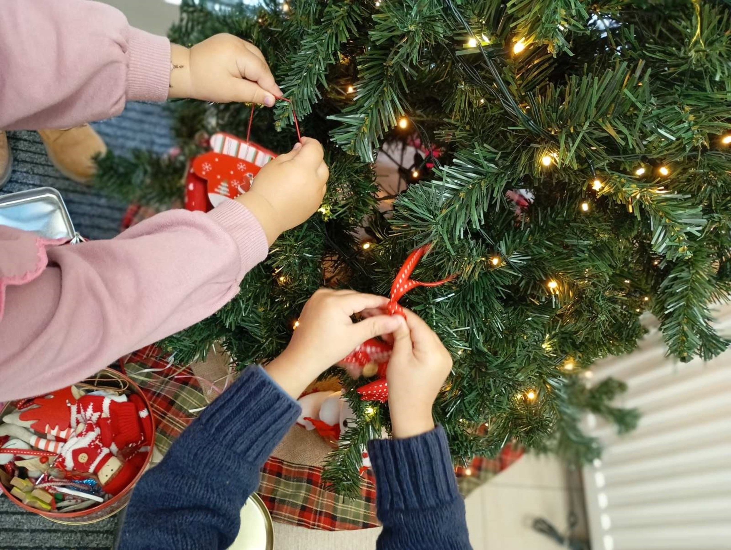 Η ΔΙΕΥΘΥΝΣΗ ΠΡΟΣΧΟΛΙΚΗΣ ΑΓΩΓΗΣ & ΤΡΙΤΗΣ ΗΛΙΚΙΑΣ ΣΑΣ ΕΥΧΕΤΑΙ ΚΑΛΑ ΧΡΙΣΤΟΥΓΕΝΝΑ!!